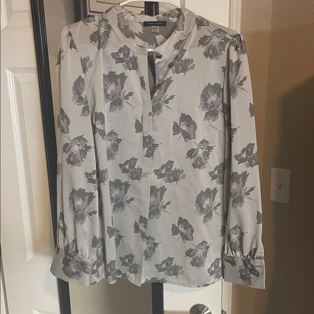 Tommy Hilfiger Gray Floral blouse M